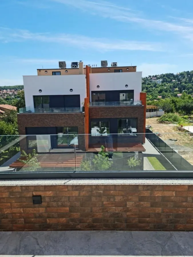 Izdavanje, kuća, 240m², Sremska Kamenica, Petrovaradin