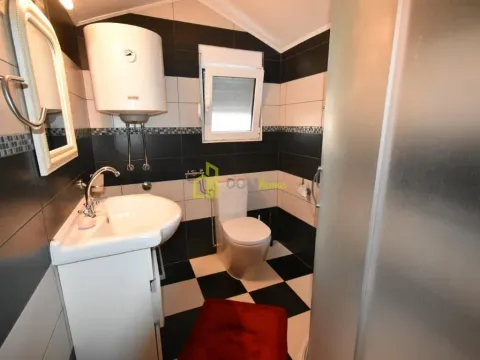 Sale, house, 191m², Tološi, Podgorica - image 11