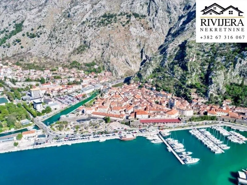 Prodaja, kuća, 300m², Centar, Kotor