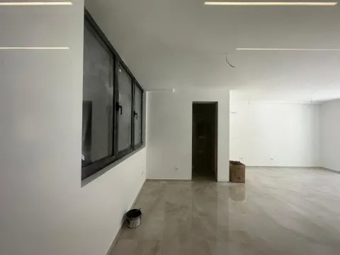 Izdavanje, poslovni prostor, 32m², Centar, Budva - image 2