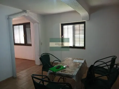 Sale, house, 536m², XI Kongres, Paraćin