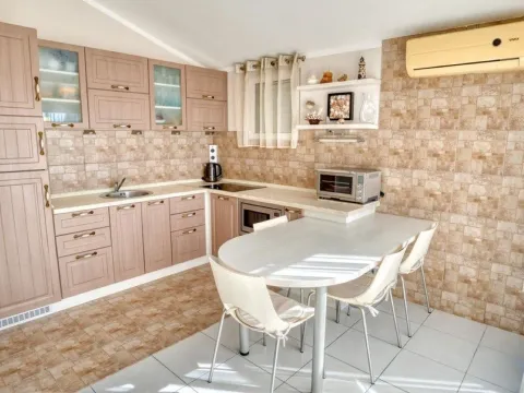 Sale, two bedroom apartment, 75m², Budva, Crna Gora - image 11