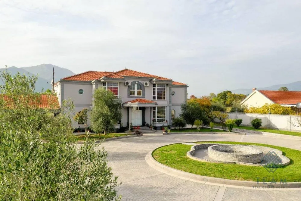 Prodaja, kuća, 560m², Podgorica, Crna Gora