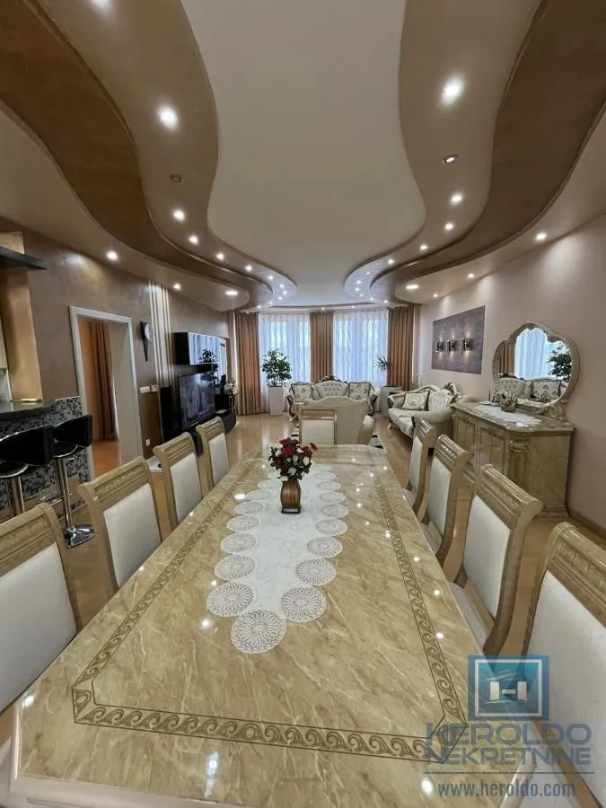 Prodaja, kuća, 302m², Vinorača, Jagodina
