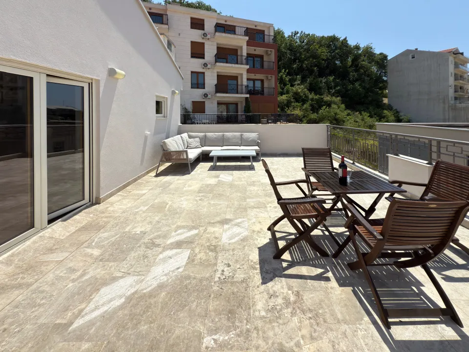 Rent, two bedroom apartment, 136m², Pržno, Budva