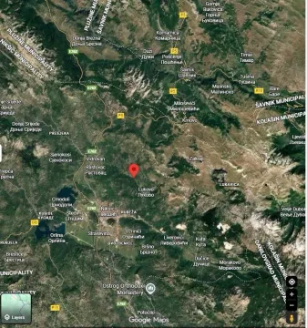 Satelitski prikaz lokacije na mapi sa označenim crvenim pinom. - image 4