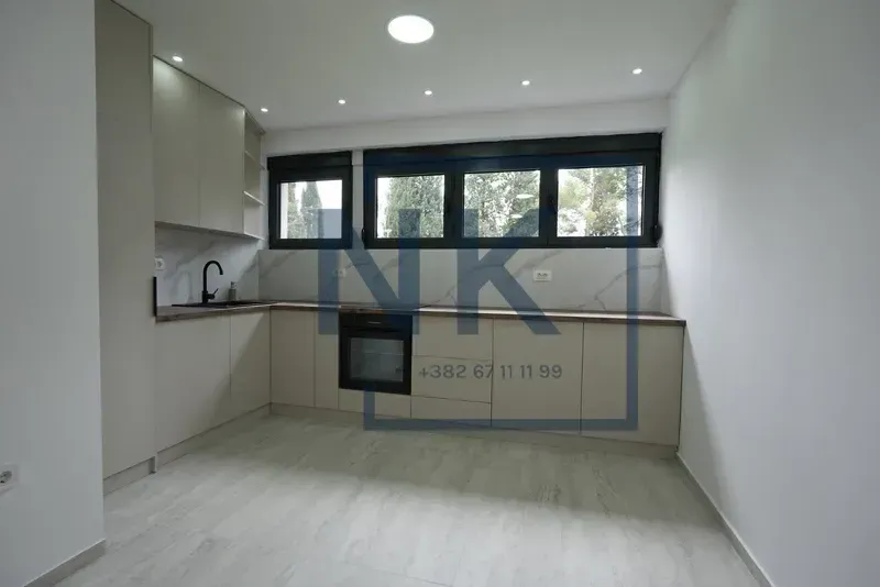 Izdavanje, poslovni prostor, 95m², Centar, Podgorica