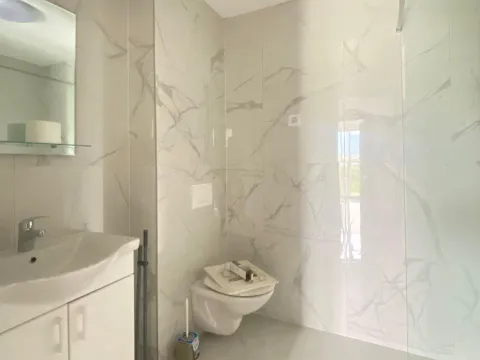 Izdavanje, dvosoban stan, 65m², Radanovići, Kotor - image 5