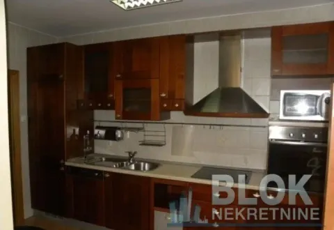 Rent, two bedroom apartment, 75m², Blok 6, Podgorica - image 4