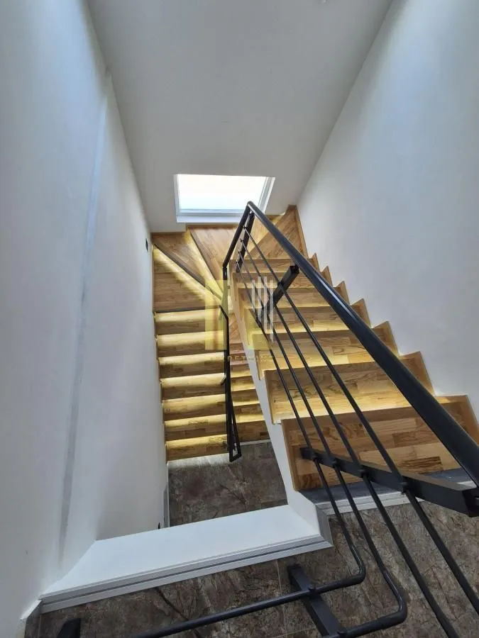 Prodaja, stan, 148m², Vidovdansko naselje, Novi Sad Sve Podlokacije