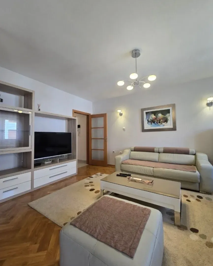 Izdavanje, trosoban stan, 82m², Nova Dalmatinska, Podgorica