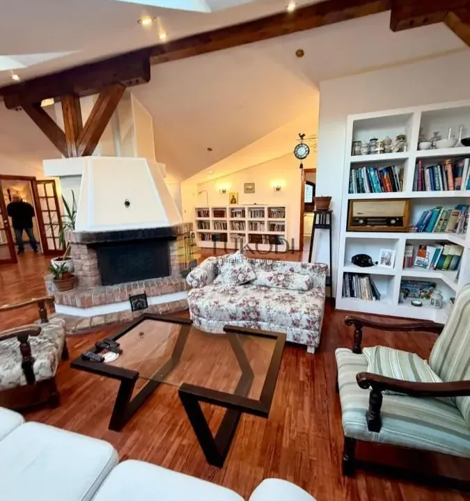 Rent, apartment, 210m², Stari Grad, Beograd