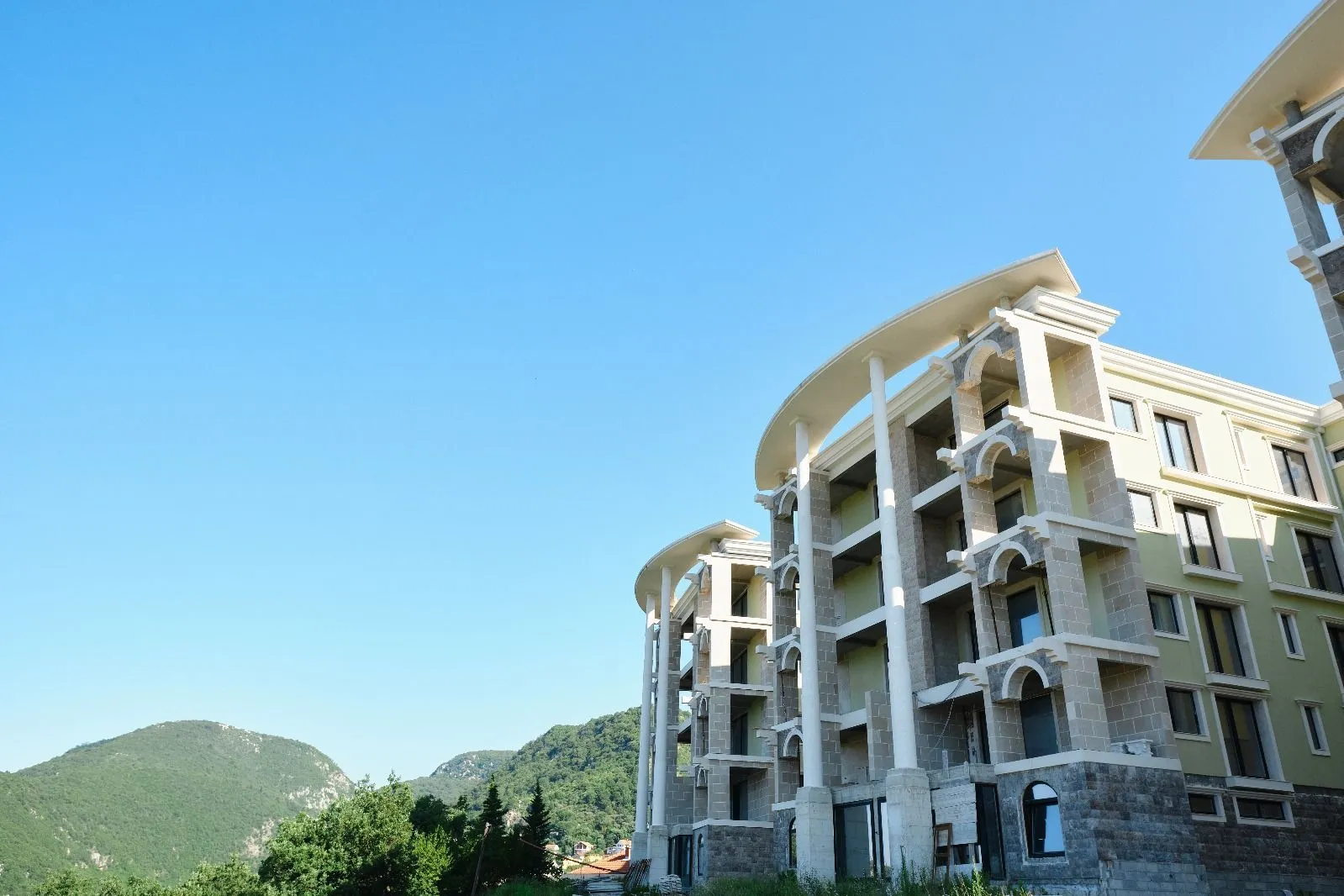 Prodaja, ugostiteljski objekat, 3600m², Markovići, Budva