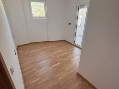 Prodaja, dvosoban stan, 81m², Centar, Bar - image 8