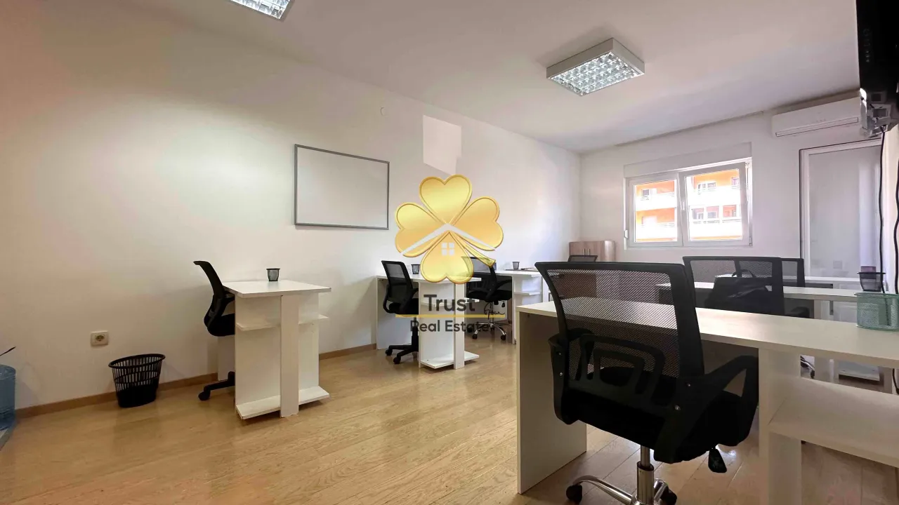 Izdavanje, poslovni prostor, 75m², City Kvart, Podgorica