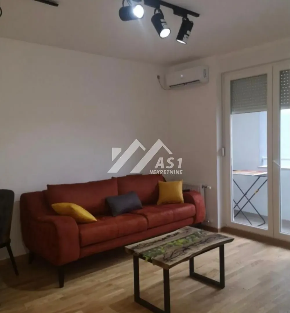 Izdavanje, trosoban stan, 55m², Detelinara, Novi Sad Sve Podlokacije