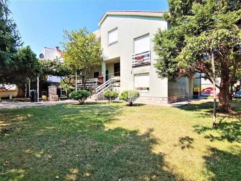 Izdavanje, kuća, 250m², Stari Aerodrom, Podgorica