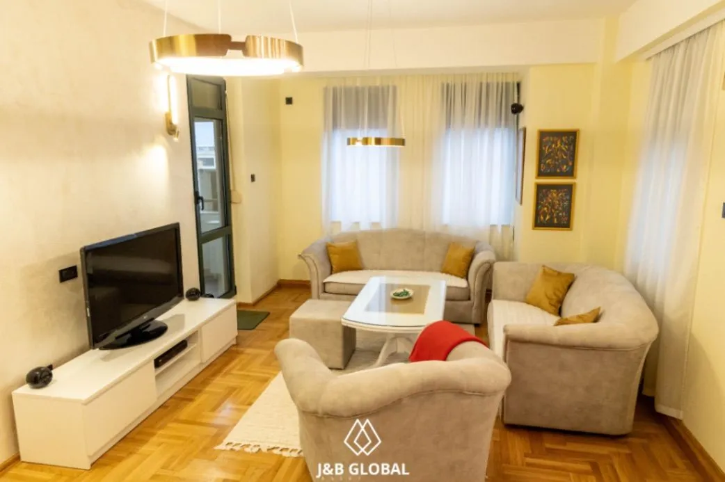 Izdavanje, dvosoban stan, 76m², Centar, Podgorica