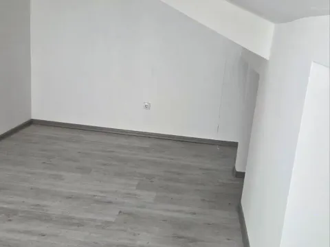 Prodaja, trosoban stan, 76m², Karaburma, Palilula Sve Podlokacije - image 14