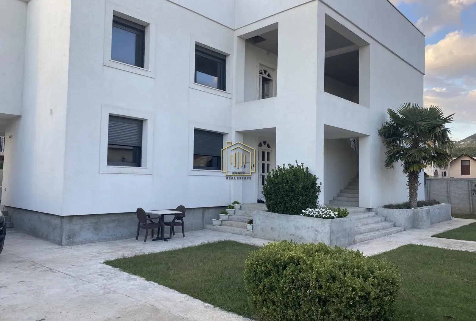 Sale, house, 350m², Zlatica, Podgorica