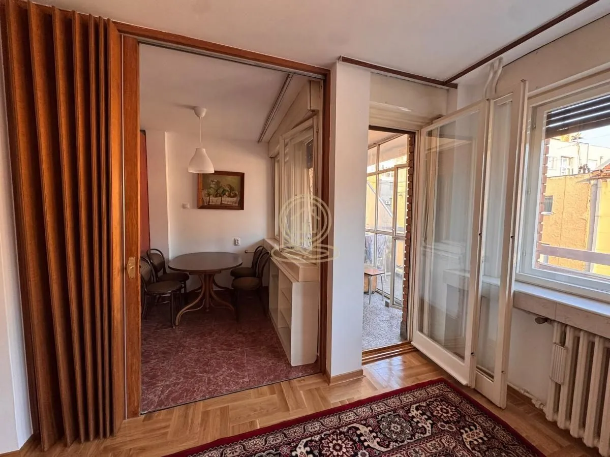 Izdavanje, trosoban stan, 78m², Kalenić Pijaca, Vračar Sve Podlokacije