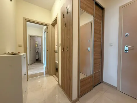 Prodaja, dvosoban stan, 72m², City Kvart, Podgorica - image 8