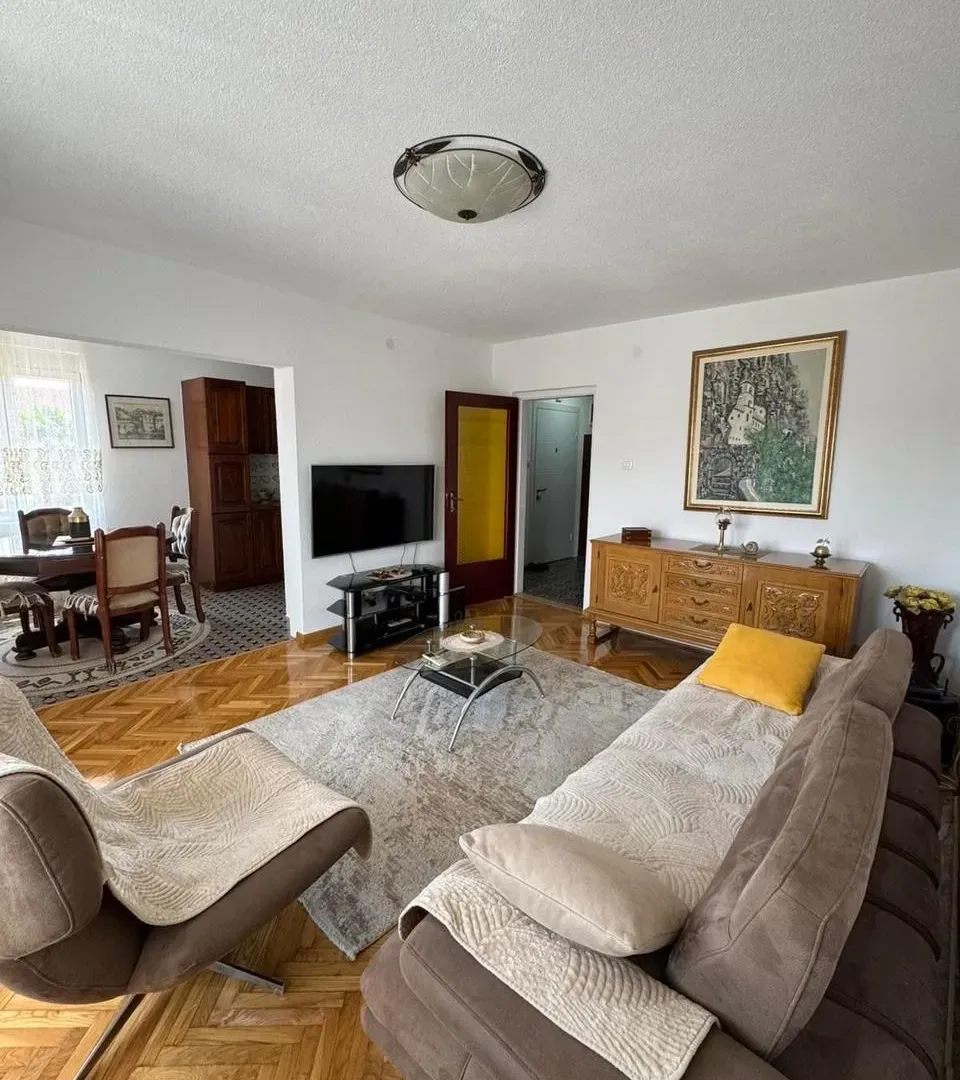 Izdavanje, dvosoban stan, 75m², Gornja Gorica, Podgorica
