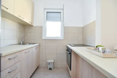 Rent, one bedroom apartment, 42m², Budva, Crna Gora - image 8