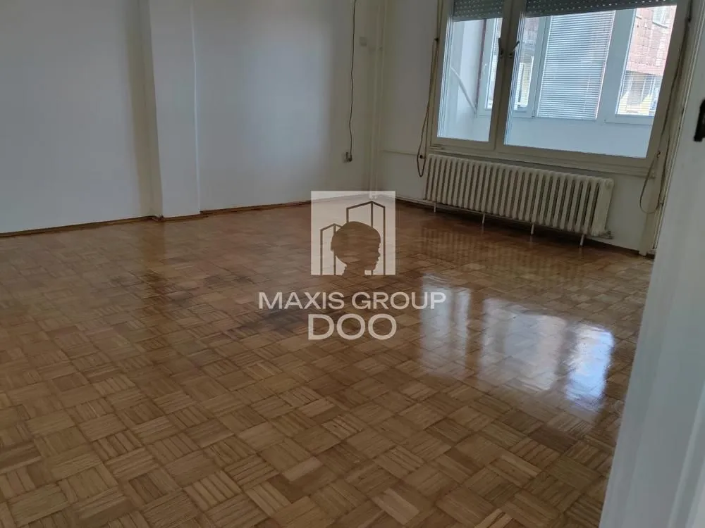Prodaja, trosoban stan, 59m², Aerodrom, Kragujevac