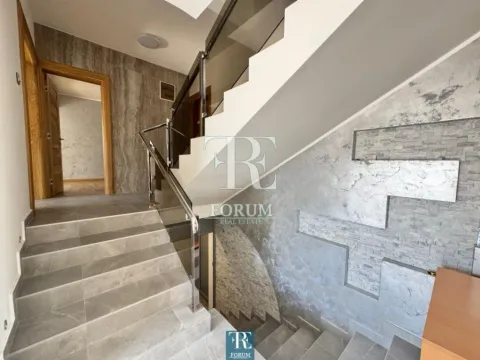 Izdavanje, kuća, 320m², Zlatica, Podgorica - image 3