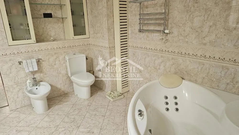 Izdavanje, stan, 191m², Stari Grad, Beograd