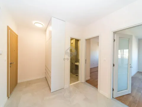 Izdavanje, dvosoban stan, 70m², Central Point, Podgorica - image 8