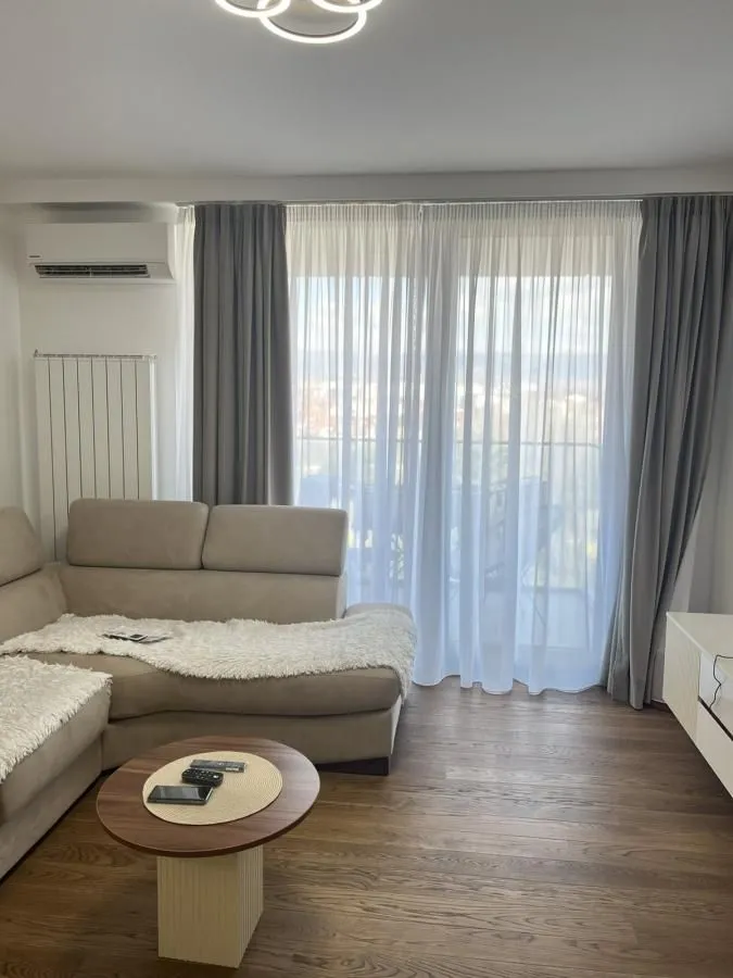 Izdavanje, jednosoban stan, 56m², Niš, Srbija