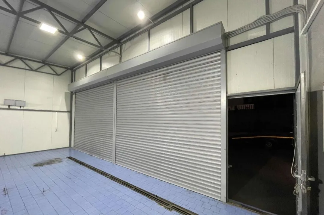 Rent, office space, 70m², Resnik, Beograd