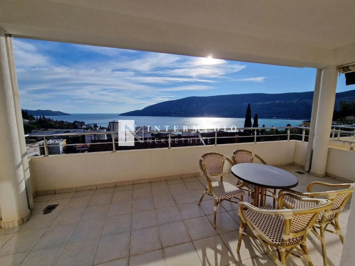 Izdavanje, dvosoban stan, 91m², Topla, Herceg Novi