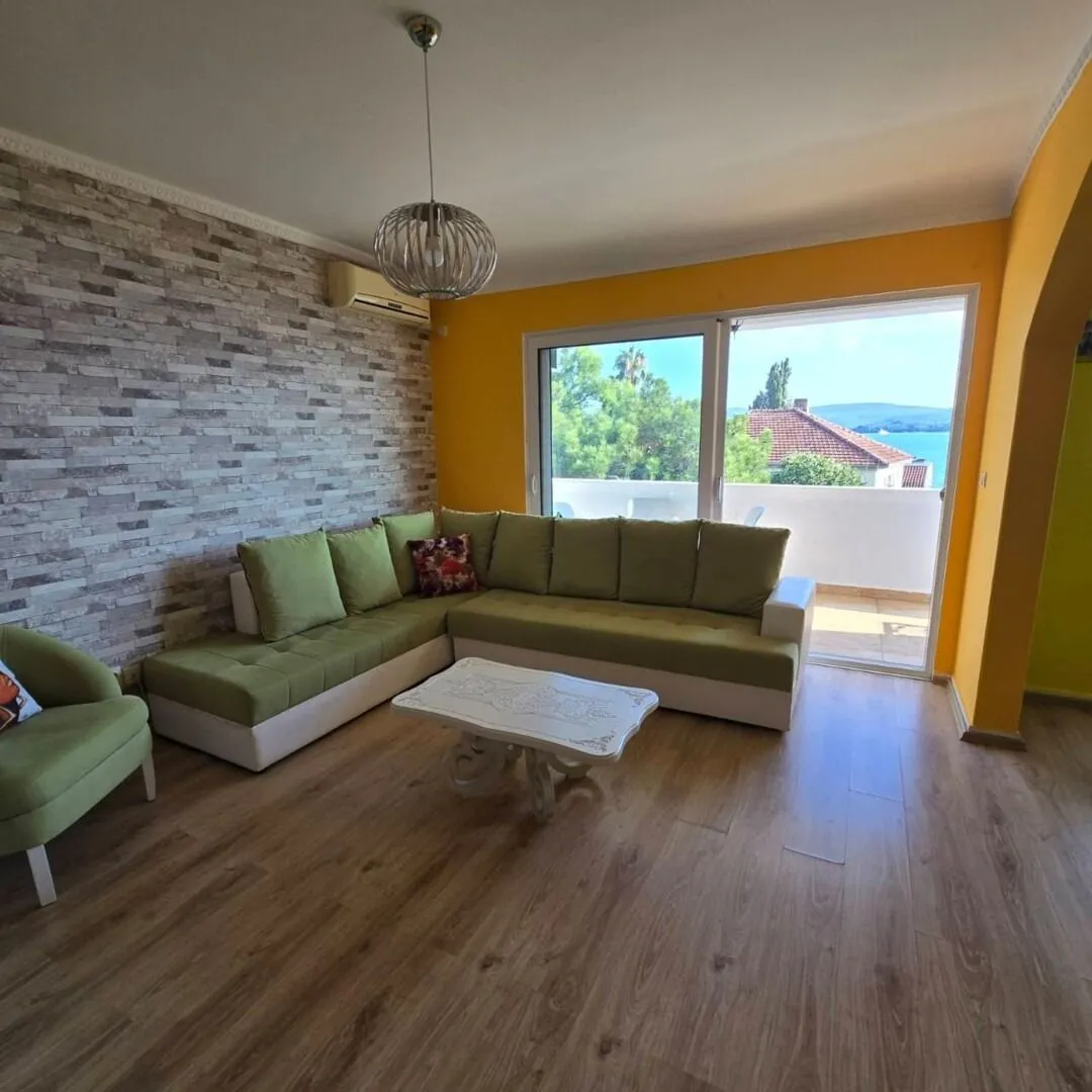 Rent, one bedroom apartment, 50m², Tivat, Crna Gora
