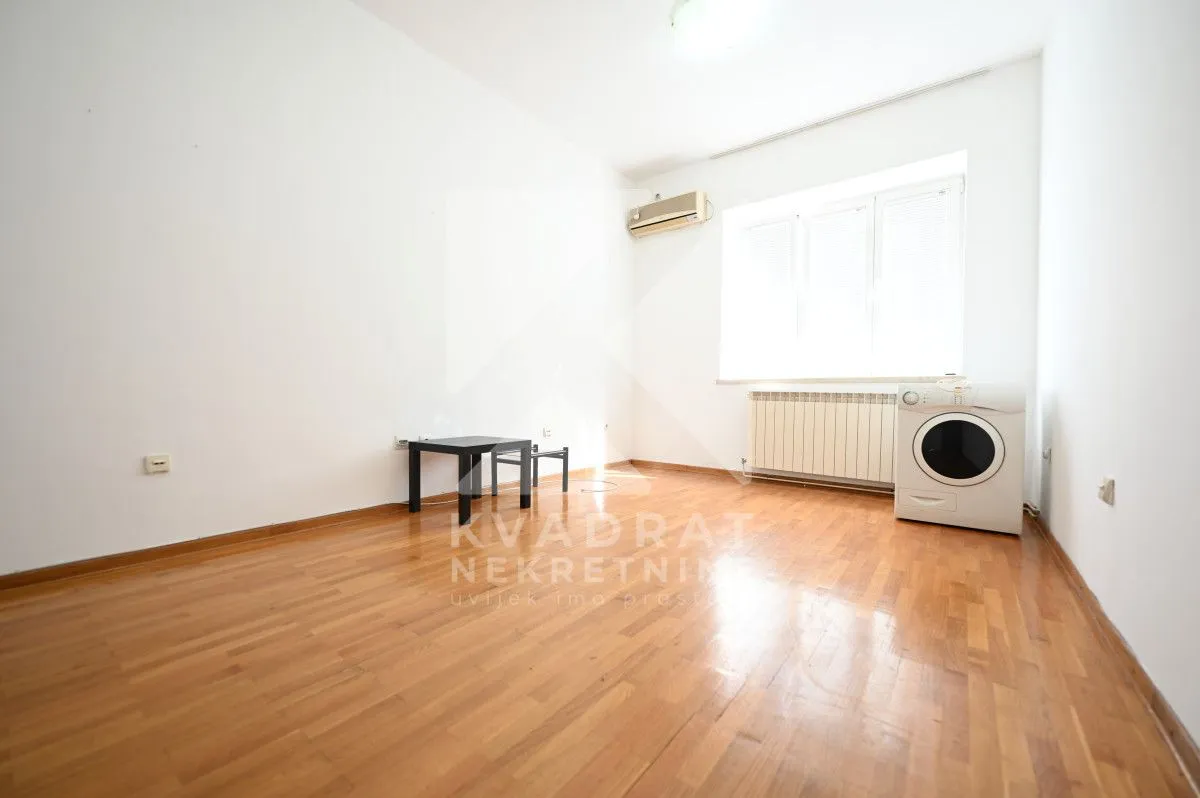 Izdavanje, dvosoban stan, 65m², Centar, Podgorica