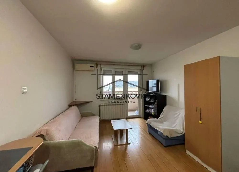 Izdavanje, stan, 33m², Salajka, Novi Sad Sve Podlokacije