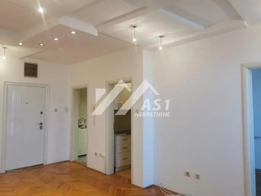 Izdavanje, dvosoban stan, 46m², Bulevar Oslobodjenja, Novi Sad Sve Podlokacije