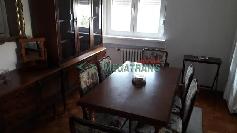 Izdavanje, četvorosoban stan, 97m², Centar, Novi Sad