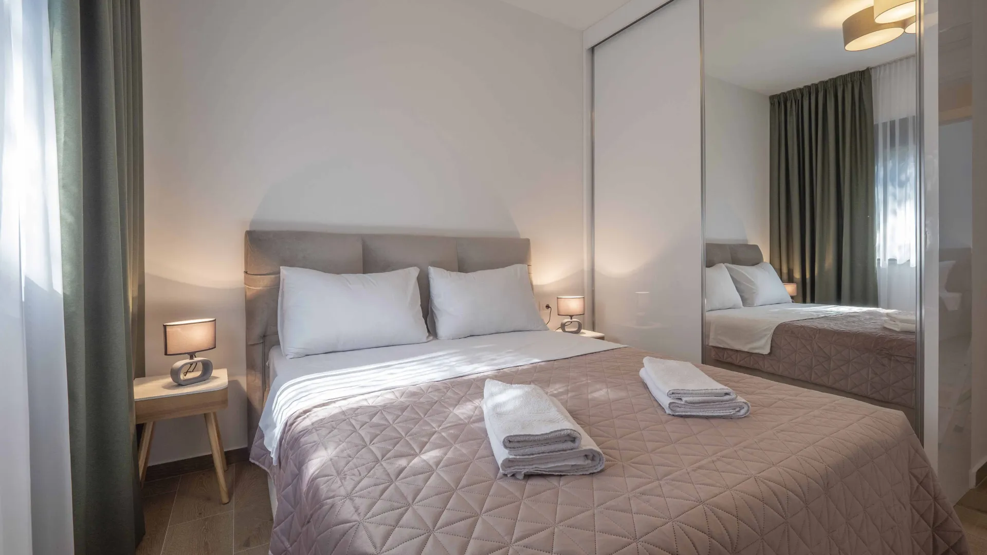 Izdavanje, dvosoban stan, 80m², Gospoština, Budva