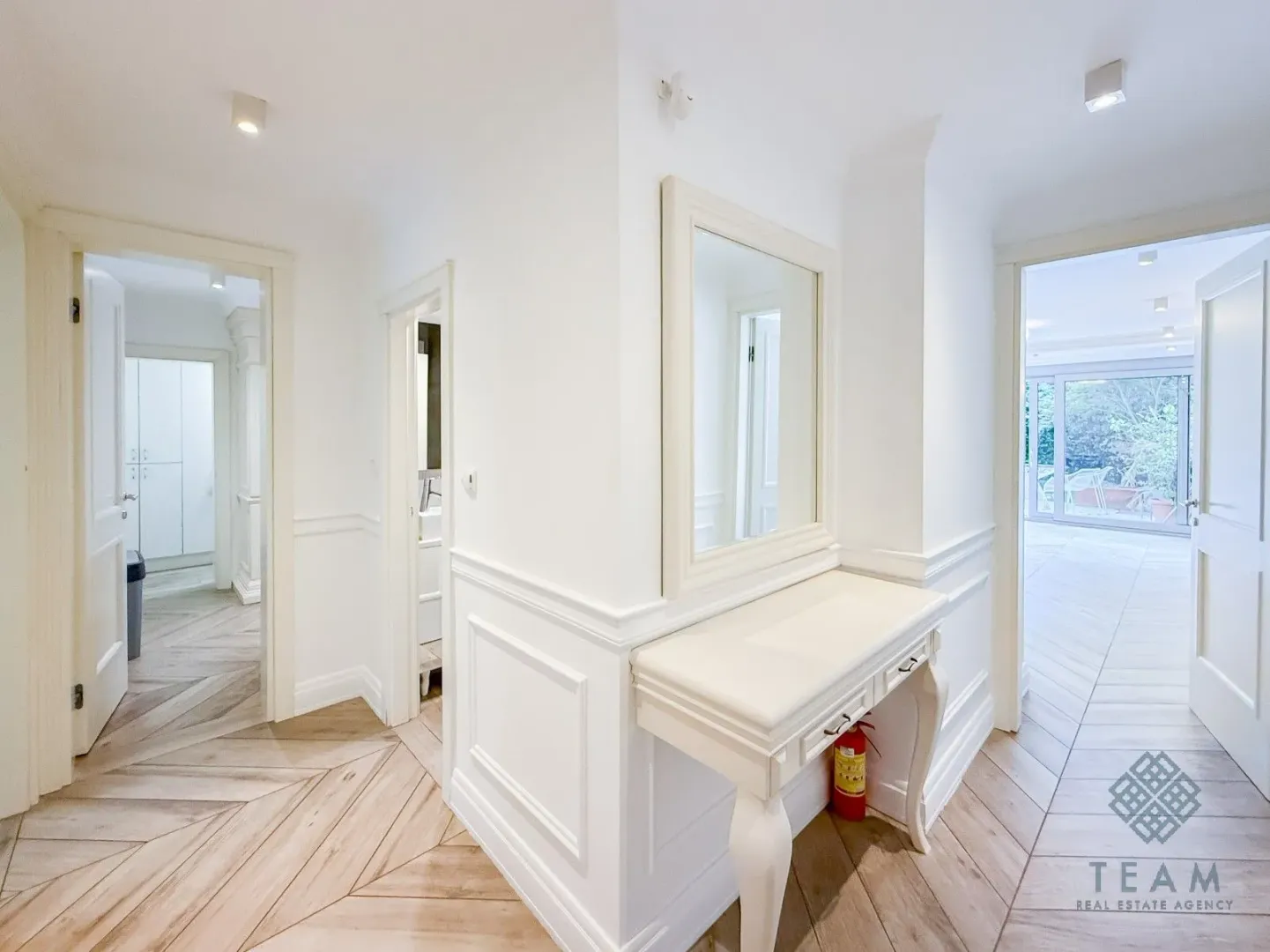 Izdavanje, trosoban stan, 147m², Gorica C, Podgorica