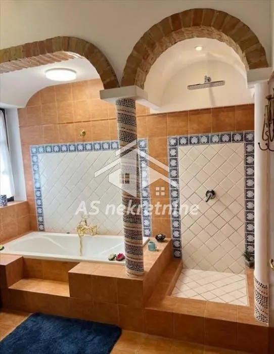 Izdavanje, kuća, 367m², Jajinci, Voždovac Sve Podlokacije