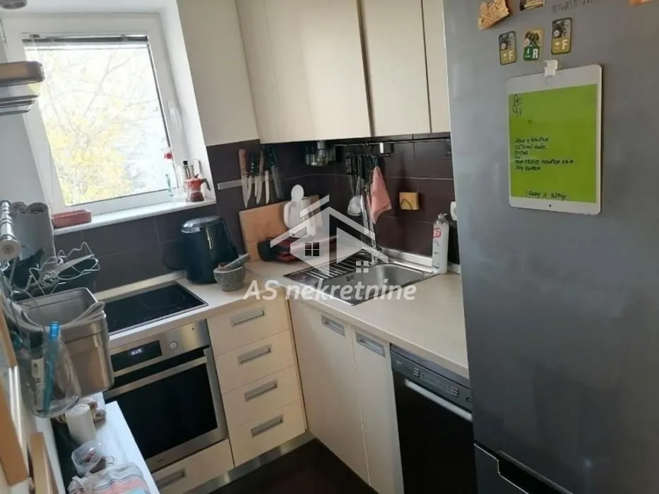 Rent, two bedroom apartment, 50m², Kalenić Pijaca, Vračar Sve Podlokacije