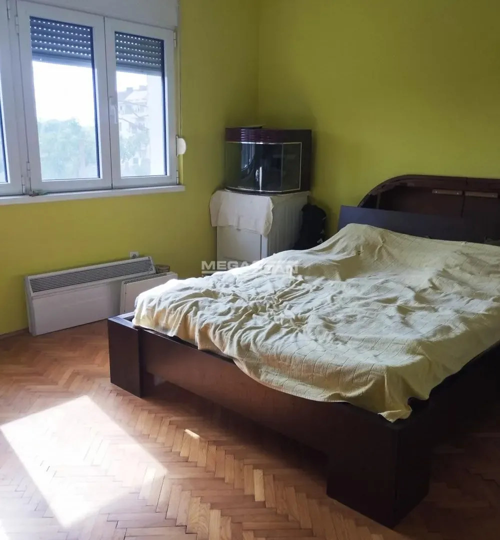 Prodaja, trosoban stan, 78m², Centar, Pančevo