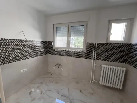 Prodaja, četvorosoban stan, 93m², Vračar Hram, Vračar Sve Podlokacije - image 8