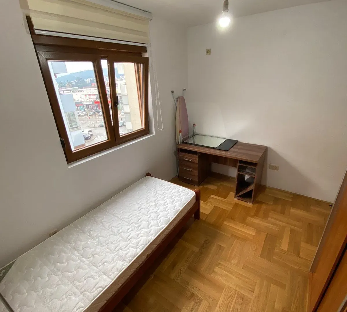 Izdavanje, dvosoban stan, 55m², Stari Aerodrom, Podgorica