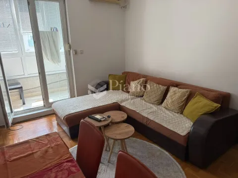 Izdavanje, jednosoban stan, 40m², Stari Aerodrom, Podgorica - image 1