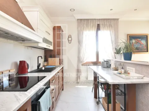 Sale, house, 170m², Gornja Gorica, Podgorica - image 11