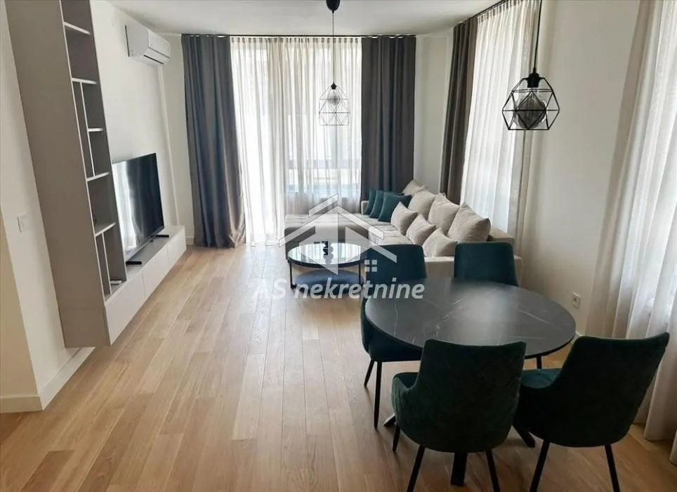 Izdavanje, trosoban stan, 77m², Savski Venac, Beograd